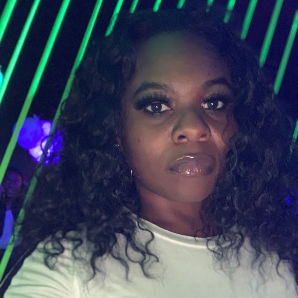 Meet your Posher, Kendra - Picture 1 of 1